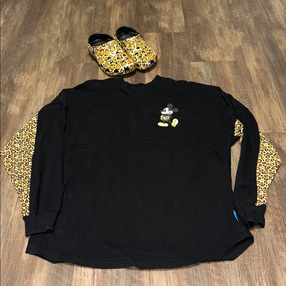 Disneyland Resort Spirit Jersey Cheetah Mickey Mouse sz S‎ & Matching Crocs sz 6